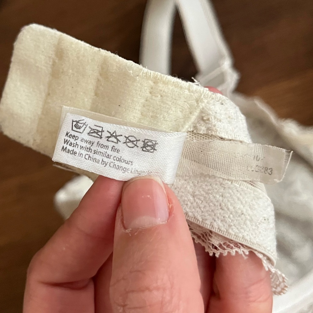 Change Lingerie « White Lace Sexy Bowtie Bra » — Size 80E / US-UK 36E / FR 95E - Picture 9 of 11